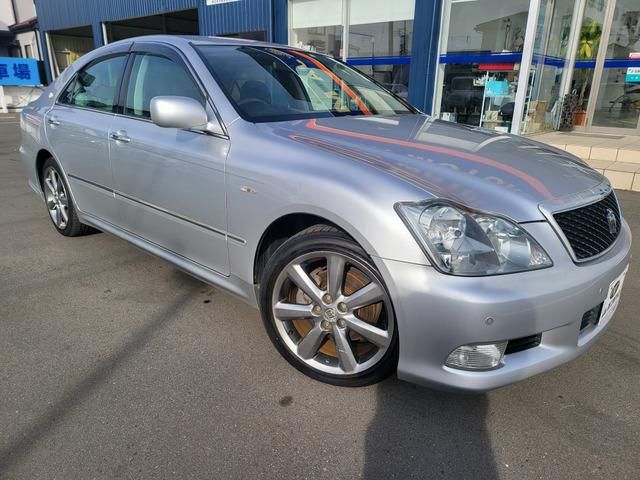 CROWN sedan