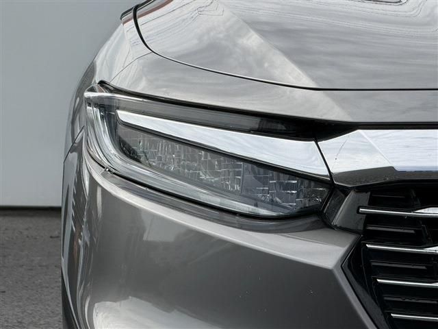 INSIGHT sedan