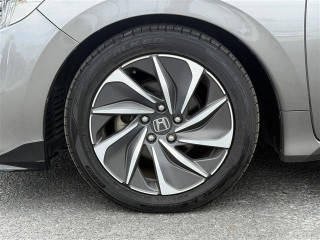 INSIGHT sedan