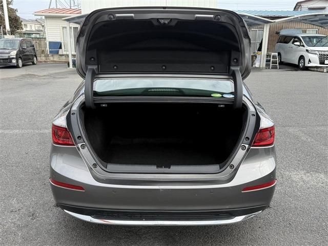 INSIGHT sedan