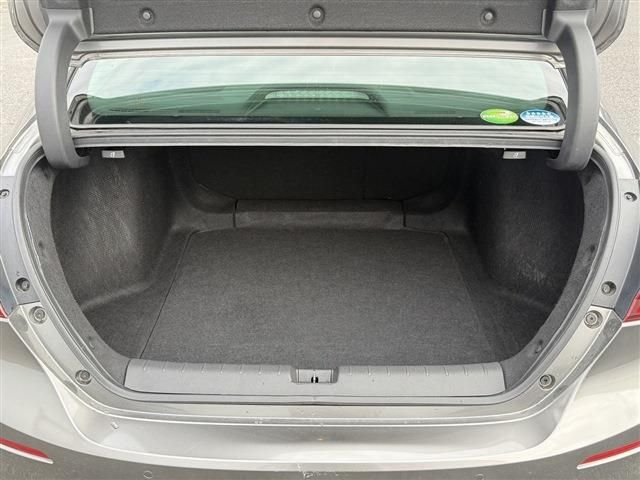 INSIGHT sedan