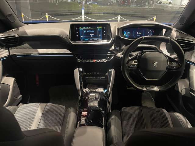 PEUGEOT e-2008