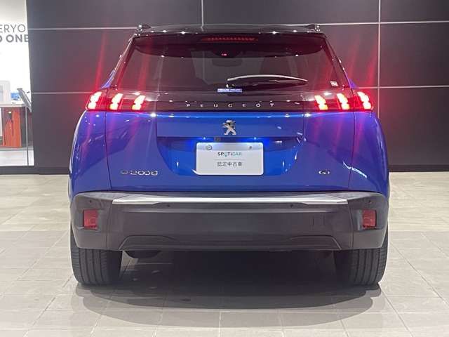 PEUGEOT e-2008