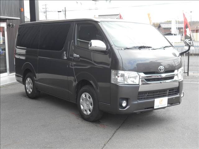 REGIUSACE 2WD van