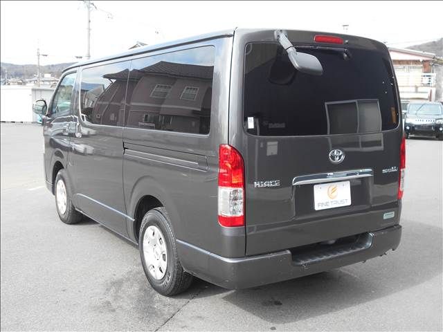 REGIUSACE 2WD van