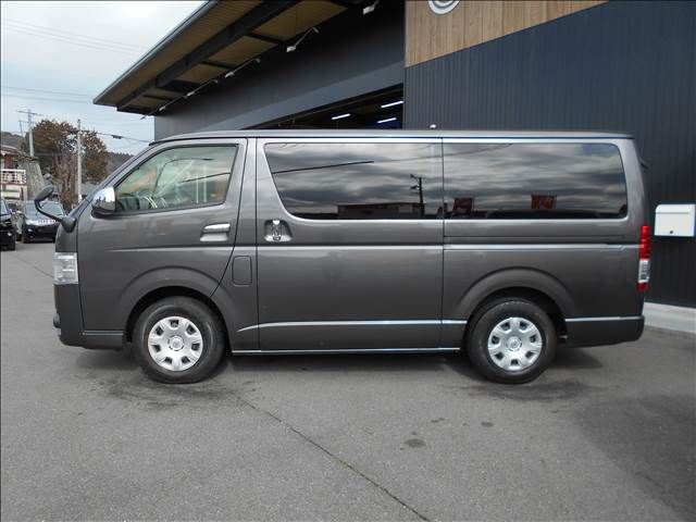 REGIUSACE 2WD van