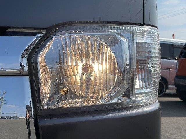 REGIUSACE 2WD van