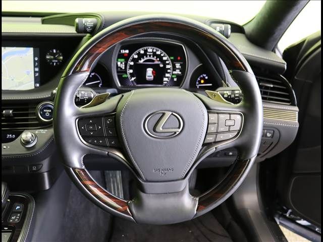 LEXUS LS500h 4WD