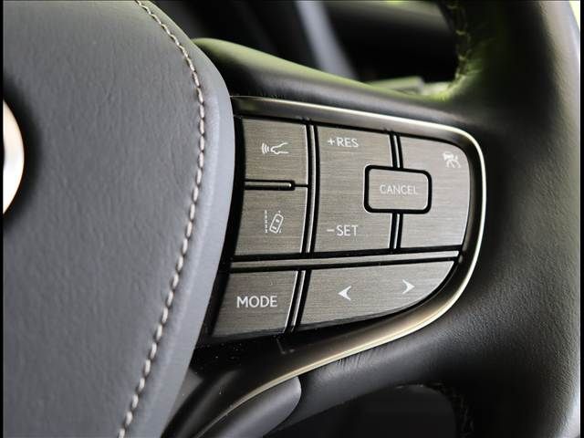 LEXUS LS500h 4WD