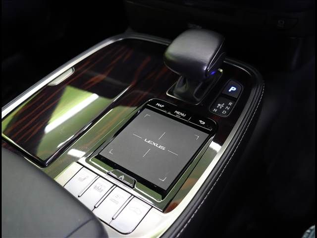 LEXUS LS500h 4WD