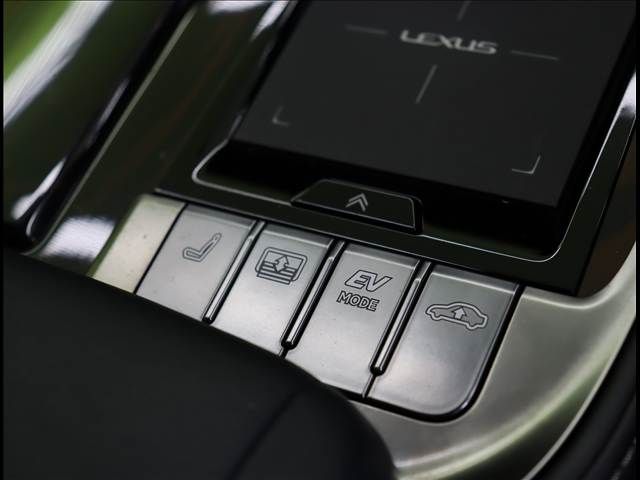 LEXUS LS500h 4WD