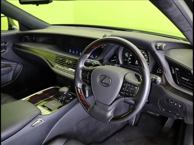 LEXUS LS500h 4WD