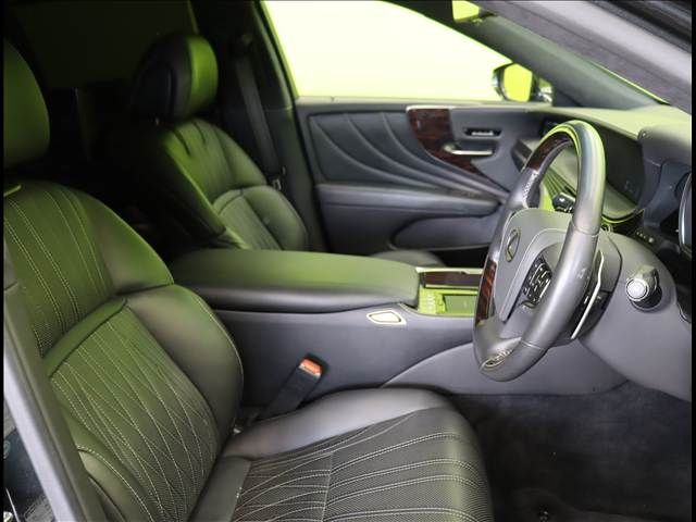 LEXUS LS500h 4WD