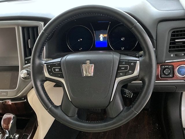 CROWN sedan hybrid