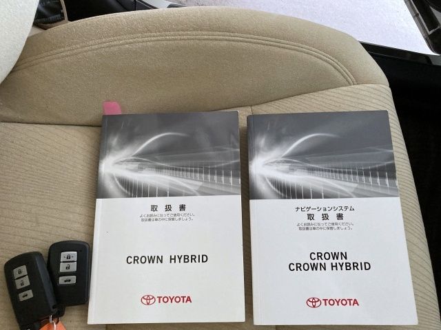 CROWN sedan hybrid