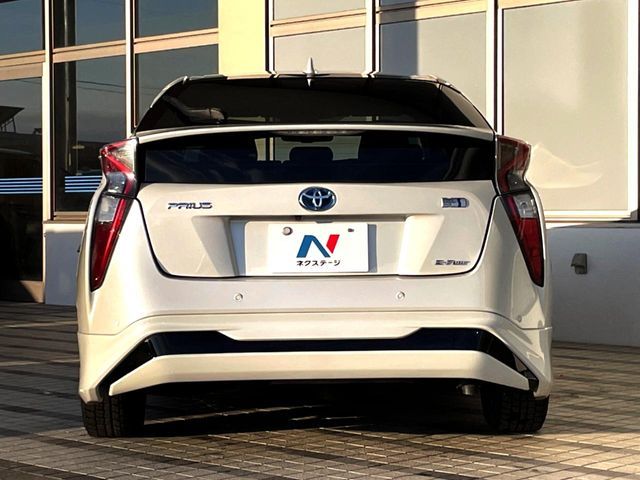 PRIUS 4WD