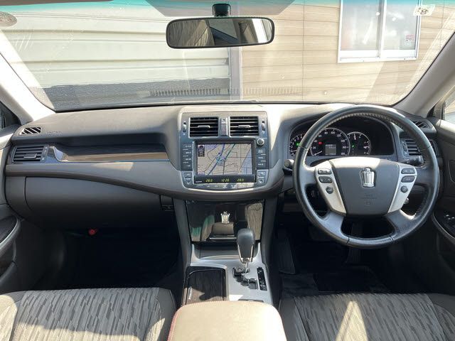 CROWN sedan 4WD
