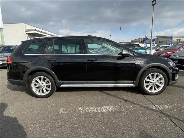 VOLKSWAGEN GOLF Alltrack