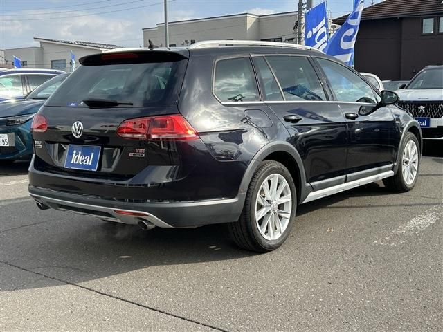 VOLKSWAGEN GOLF Alltrack