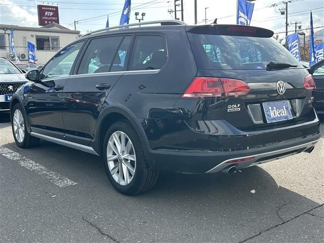 VOLKSWAGEN GOLF Alltrack