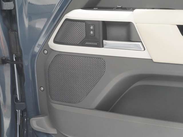ROVER DEFENDER