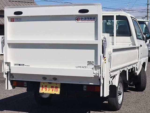 LITEACE truck 2WD