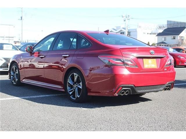 CROWN sedan hybrid