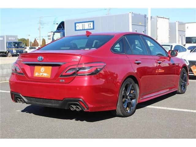 CROWN sedan hybrid