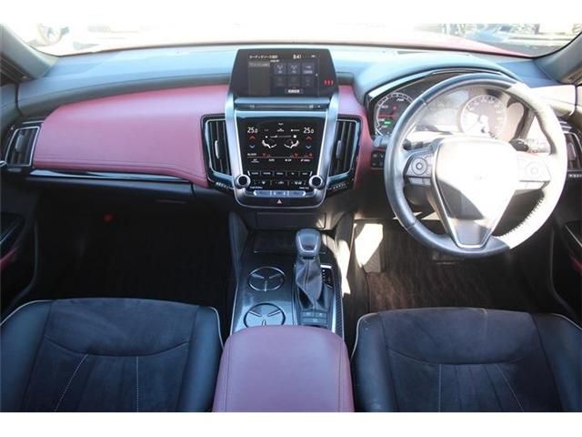 CROWN sedan hybrid