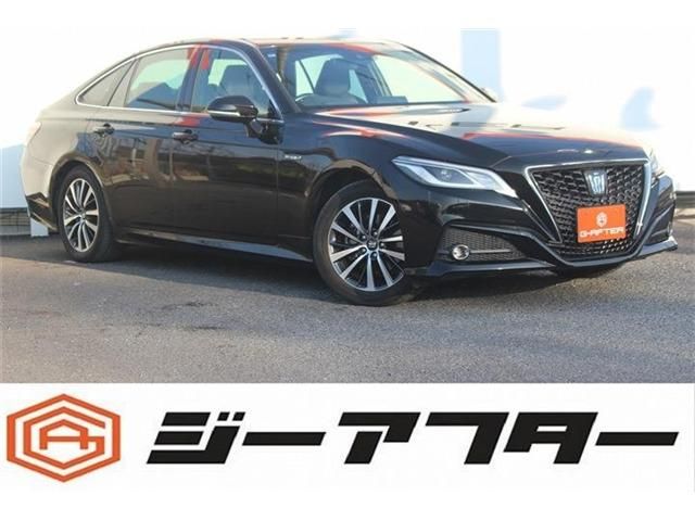 CROWN sedan hybrid