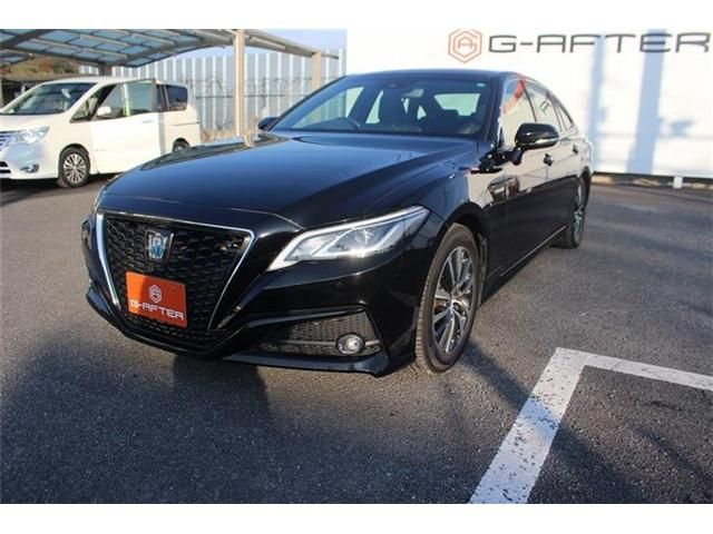 CROWN sedan hybrid