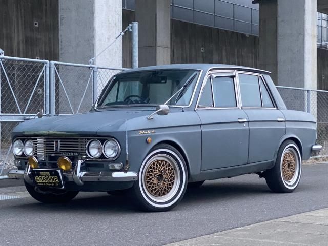 BLUEBIRD sedan