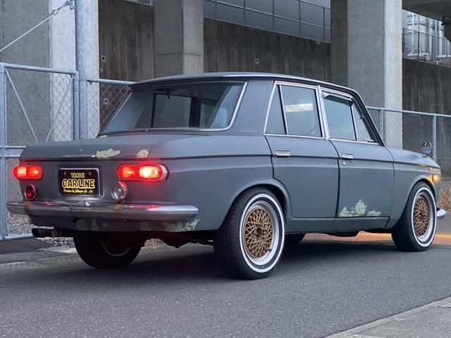 BLUEBIRD sedan
