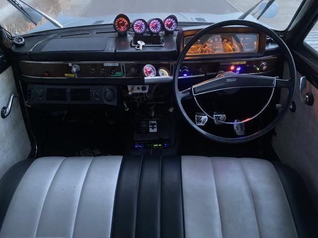 BLUEBIRD sedan