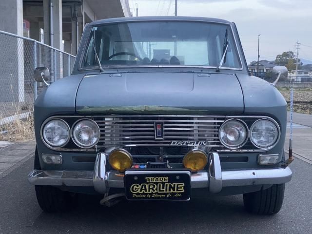 BLUEBIRD sedan