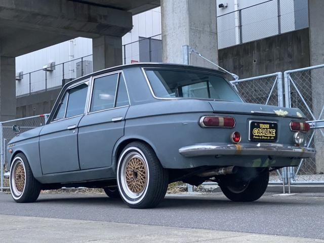 BLUEBIRD sedan
