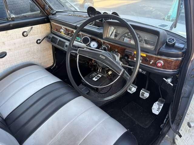 BLUEBIRD sedan