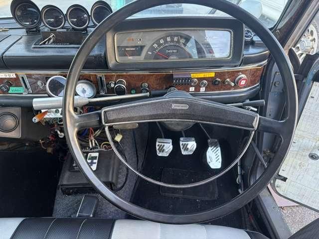 BLUEBIRD sedan