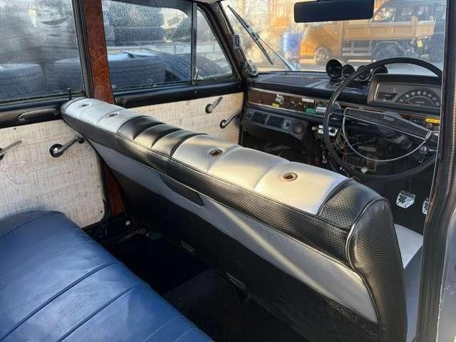 BLUEBIRD sedan