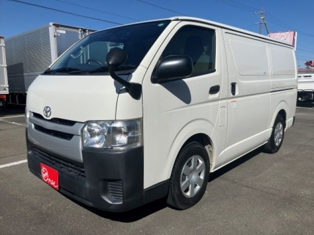 REGIUSACE 2WD van
