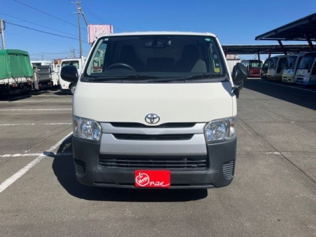 REGIUSACE 2WD van