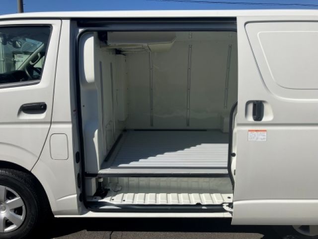 REGIUSACE 2WD van