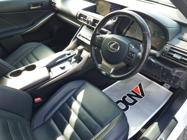 LEXUS IS300h