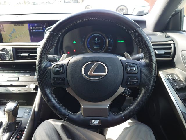 LEXUS IS300h