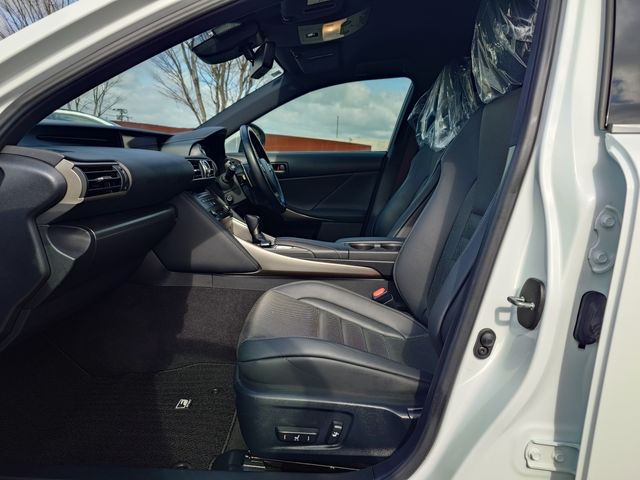 LEXUS IS300h