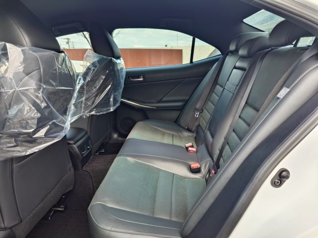 LEXUS IS300h