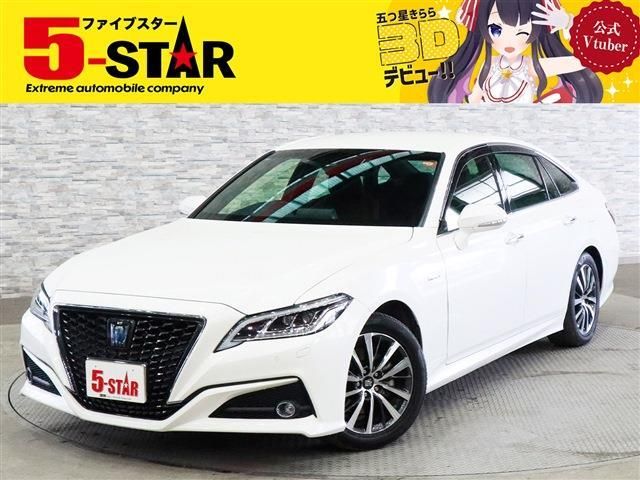 CROWN sedan hybrid