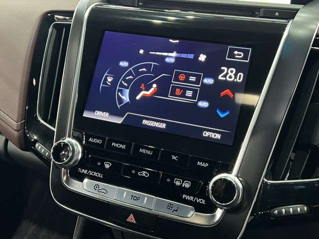 CROWN sedan hybrid