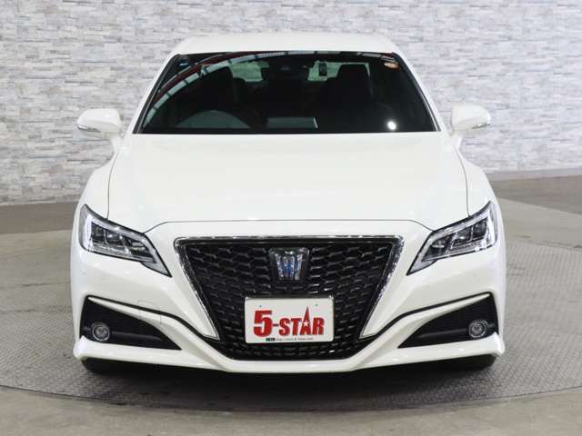 CROWN sedan hybrid