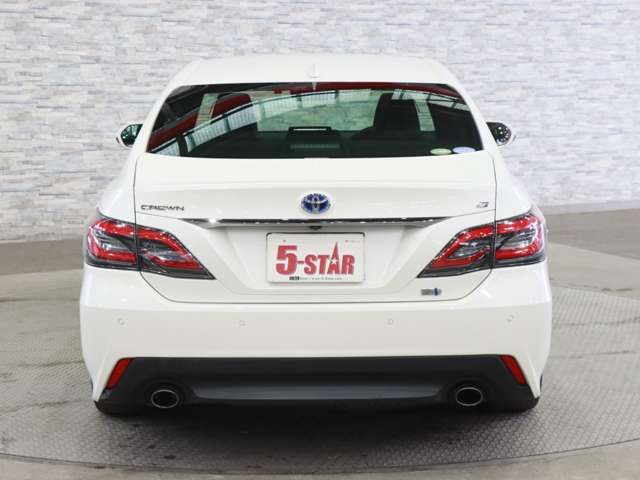 CROWN sedan hybrid